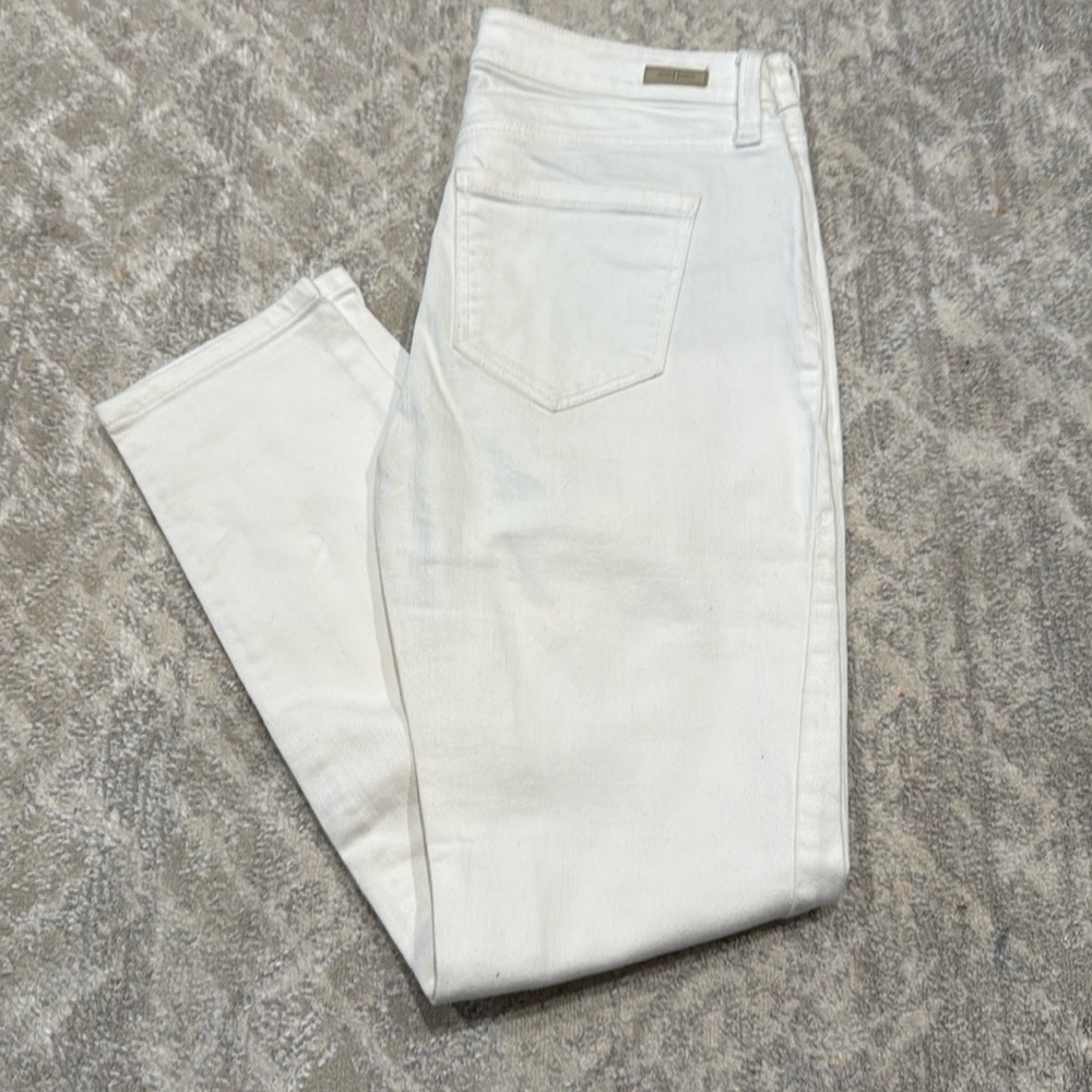 White skinny jeans